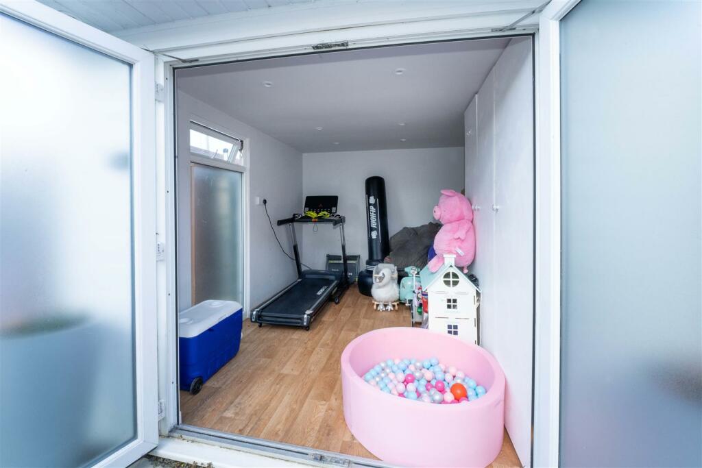 Additional image 16 of Frobisher Way, Gravesend