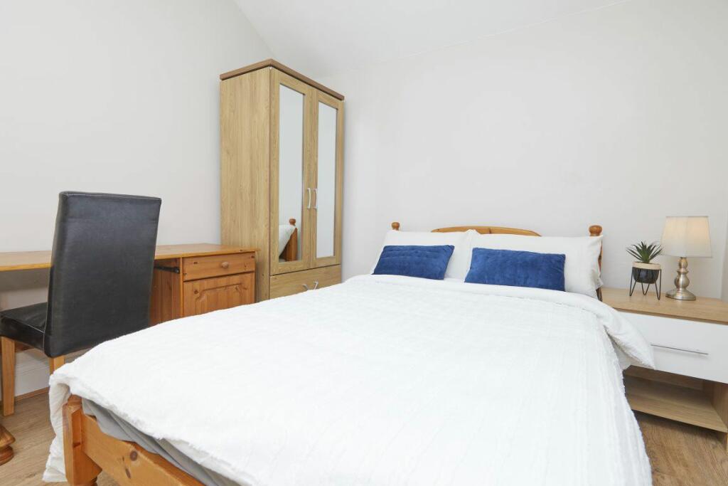 Additional image 41 of Stepping Lane