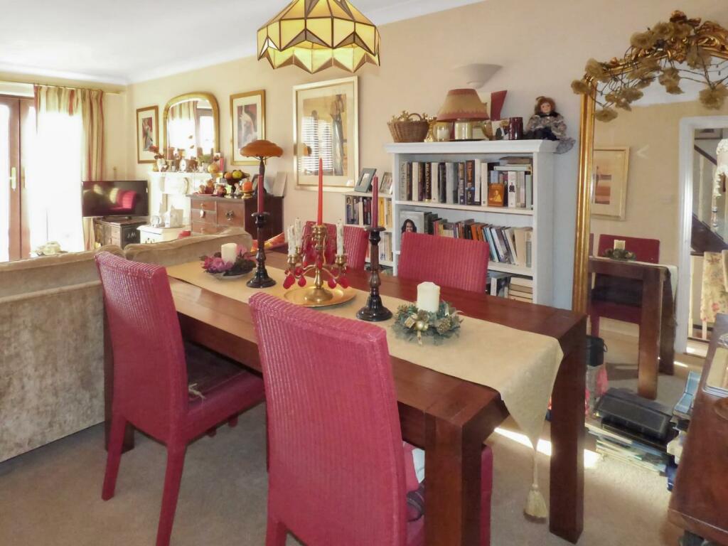 Additional image 3 of Lock Close, Stratford-upon-Avon