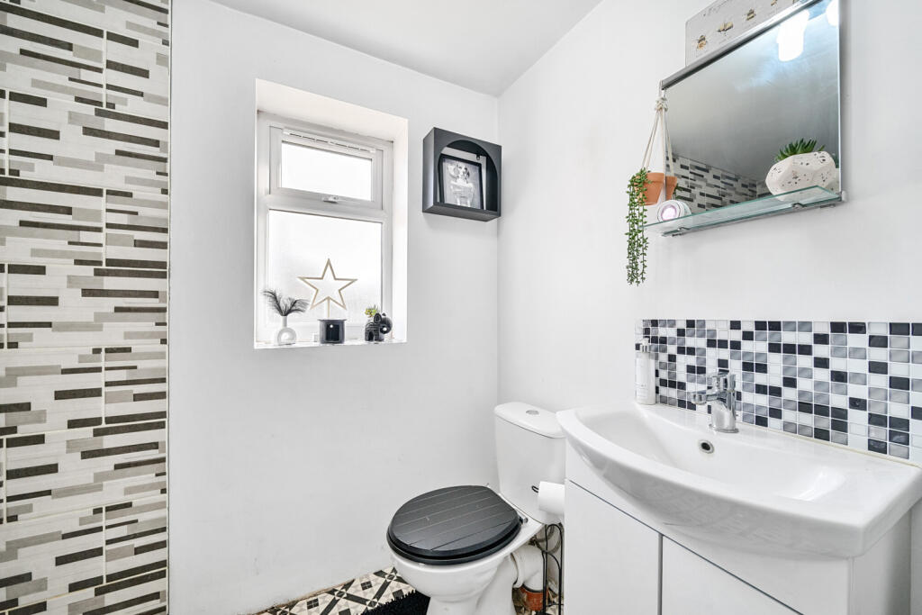 Additional image 18 of Silver Spring Close, Erith