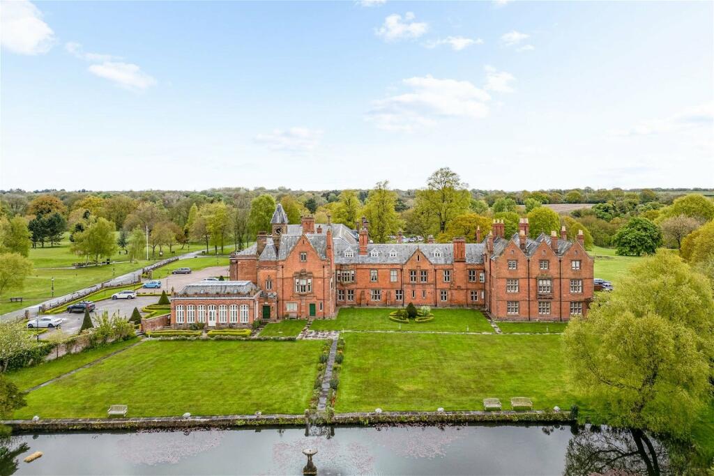 Additional image 24 of Stylish duplex apartment overlooking Vale Royal Abbey golf course