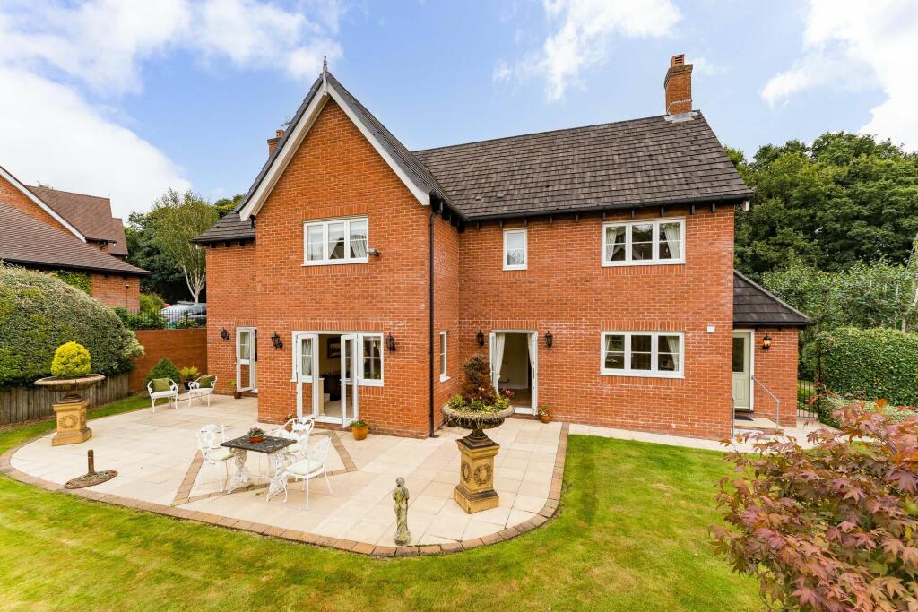 Additional image 12 of Spacious, 5 Bedroom home near the Whitegate Way