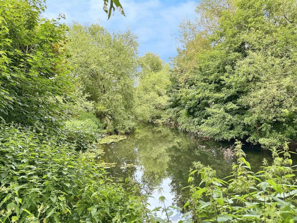 Additional image 32 of Andrews Close, Warwick