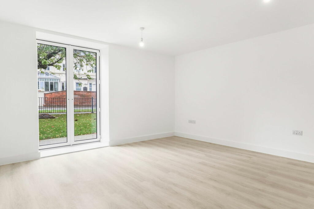 Additional image 5 of Brandon Parade, Leamington Spa, Warwickshire, CV32 4BZ