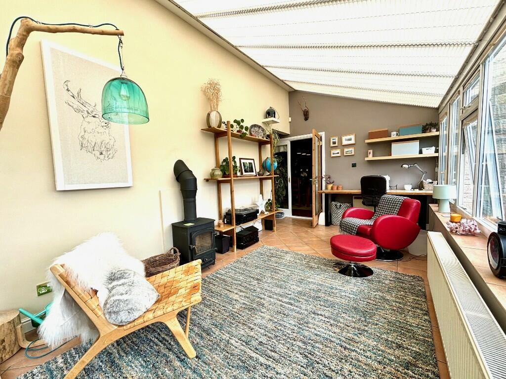 Additional image 11 of Lea Shaw, DE4