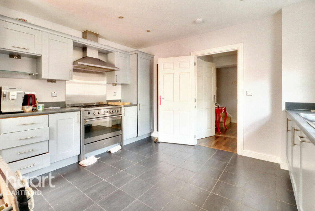 Additional image 7 of Park Cliff Road, Greenhithe