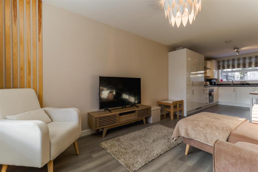 Additional image 8 of Meadow Drive, Long Itchington, Southam