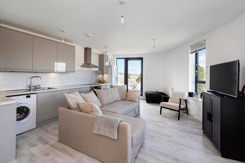 Additional image 2 of Central Avenue, Welling, DA16