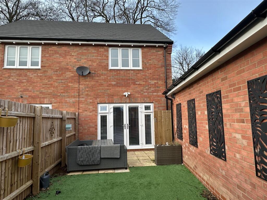 Additional image 16 of Devis Drive, Kenilworth ** QUIET LOCATION **