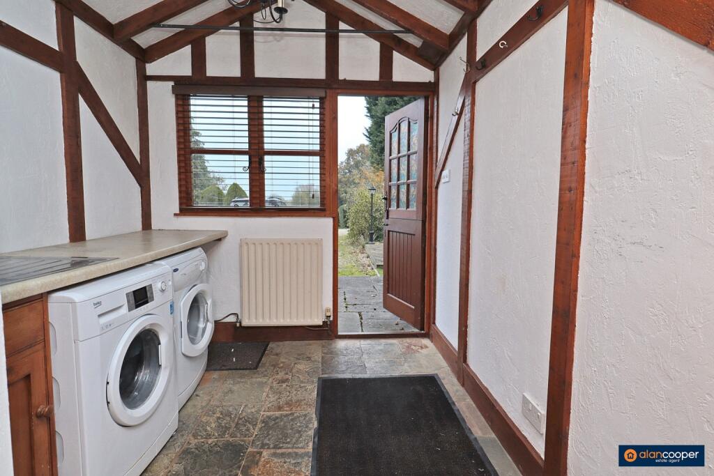 Additional image 9 of Weston Hall Stables, Mill Lane, Bulkington, CV12 9RU