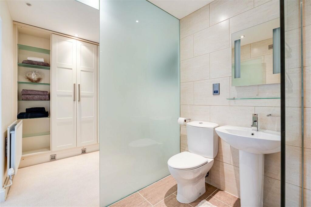 Additional image 17 of Stylish duplex apartment overlooking Vale Royal Abbey golf course