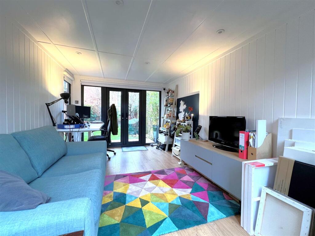 Additional image 32 of Camel Close, Warwick