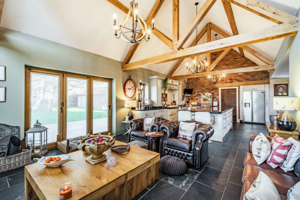 Additional image 17 of Luxury Home On Weston Lane, Bulkington, CV12 9RX