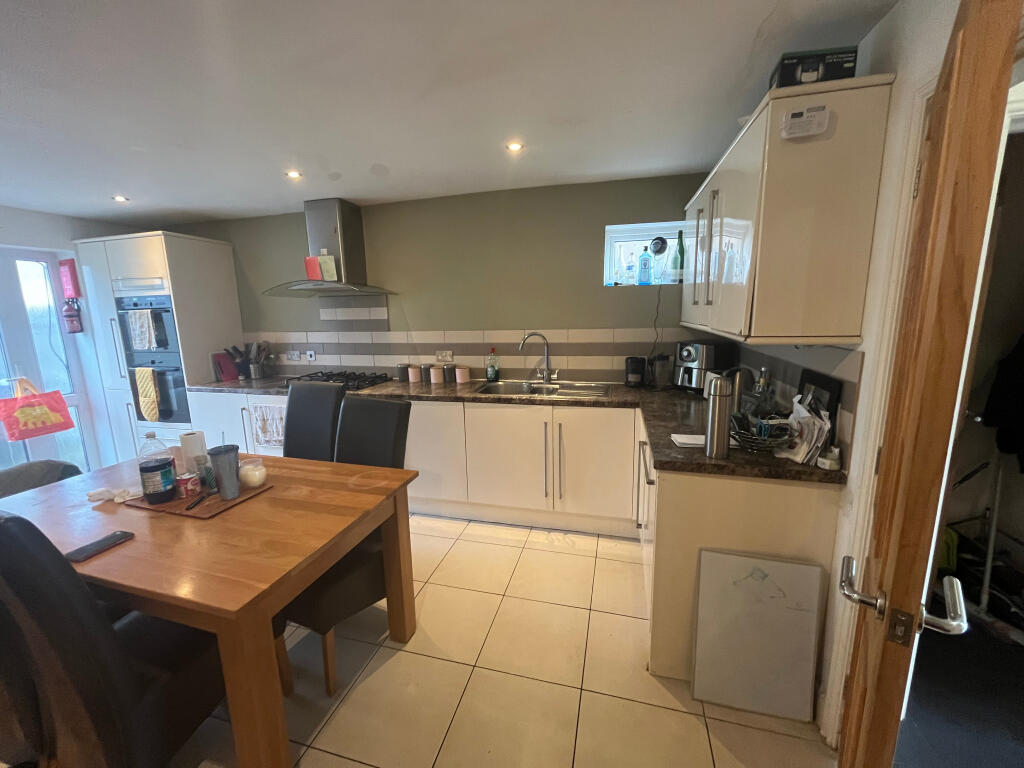 Additional image 11 of Lyndhurst Road