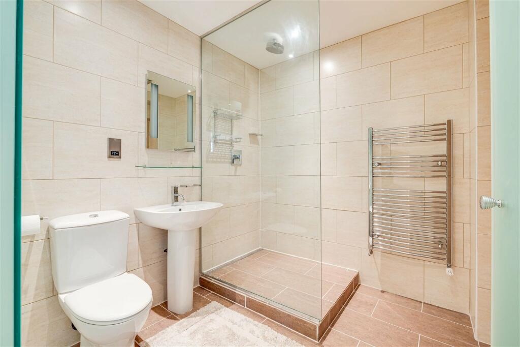 Additional image 19 of Stylish duplex apartment overlooking Vale Royal Abbey golf course