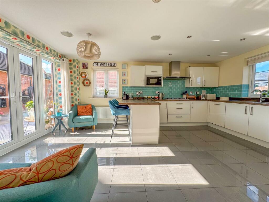 Additional image 27 of Weft Way, Off The Long Shoot