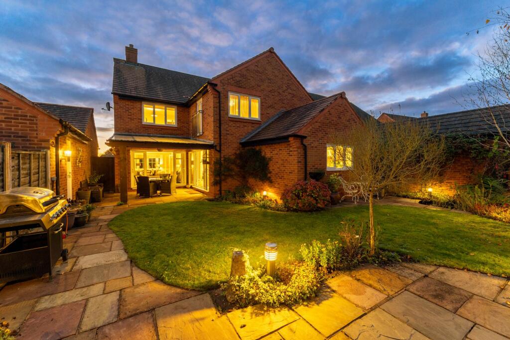 Additional image 2 of Spacious Cuddington family home