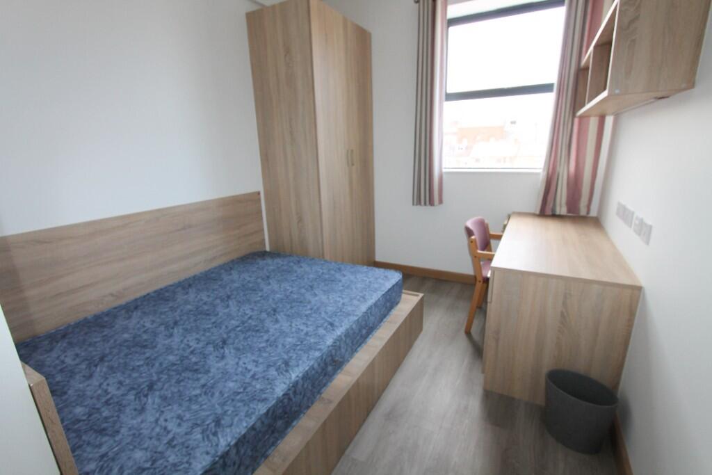 Additional image 3 of Room 1, Flat 5, 118-120 Warwick Street, Leamington Spa, Warwickshire, CV32