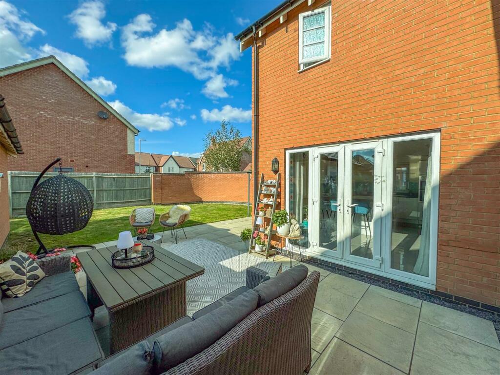 Additional image 20 of Weft Way, Off The Long Shoot