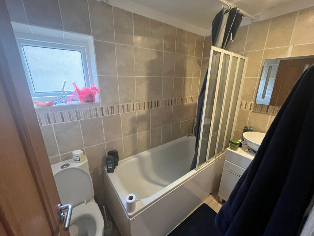 Additional image 12 of Lyndhurst Road