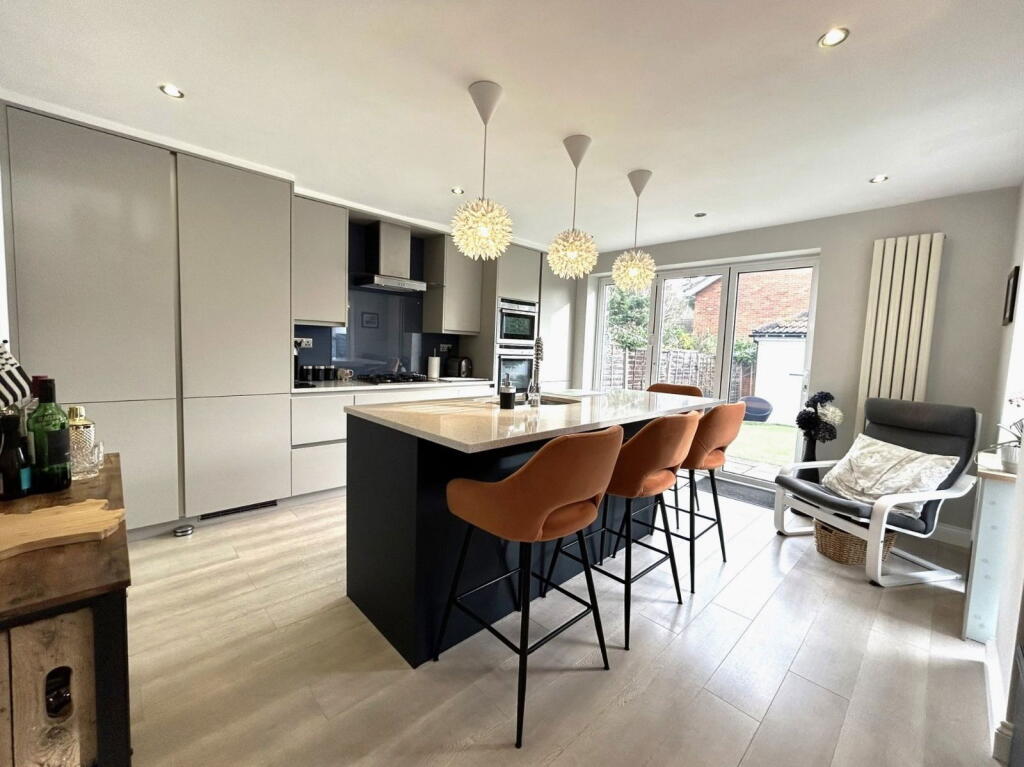 Additional image 4 of Edyvean Close, Rugby, CV22 6LD