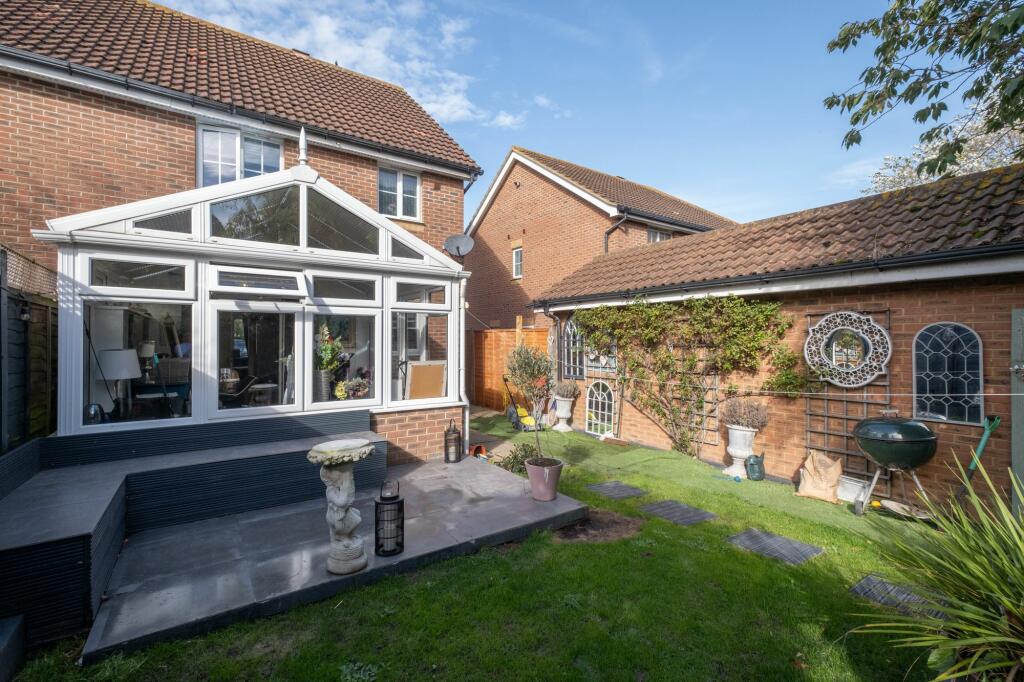 Additional image 4 of Russet Close, Ash, CT3