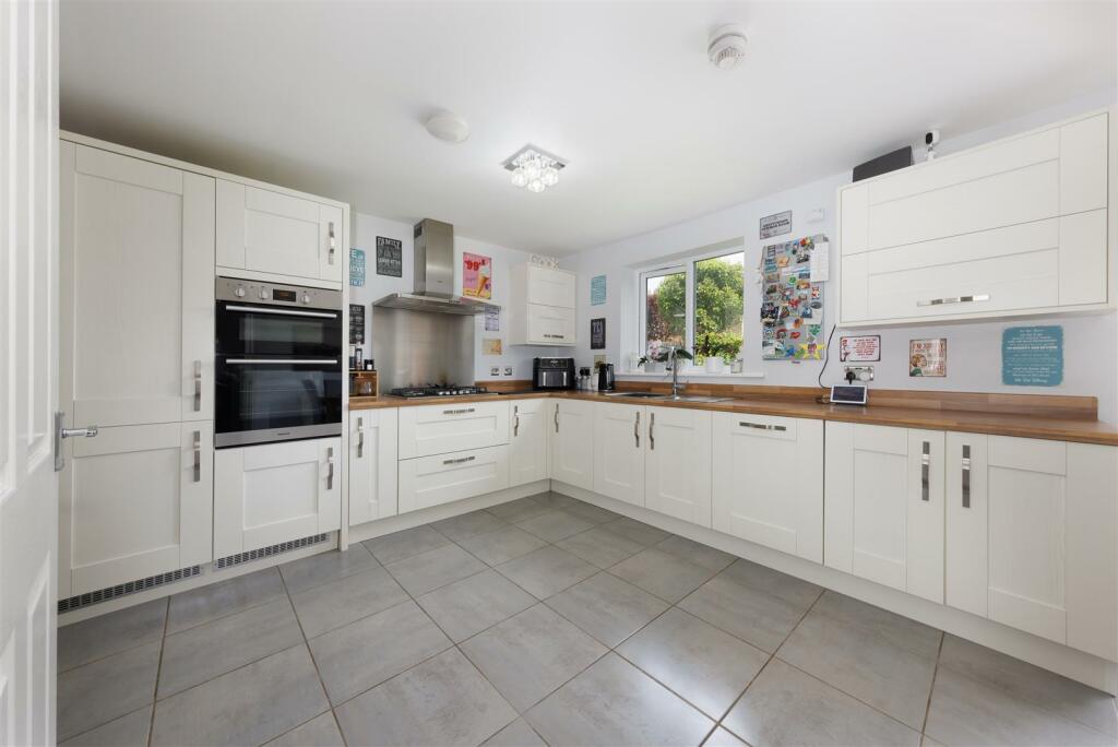 Additional image 9 of Brackley Crescent, Warwick