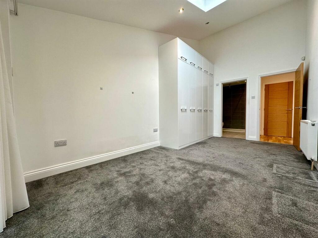 Additional image 11 of Farmer Ward Road, Kenilworth