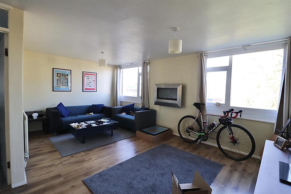 Additional image 2 of TOP FLOOR 2 BED APARTMENT, WITH GARAGE, BILTON