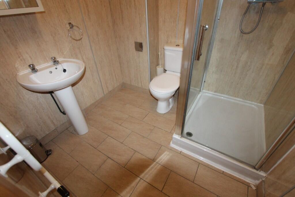 Additional image 5 of Room 1, Flat 1, 118-120 Warwick Street, Leamington Spa, Warwickshire, CV32