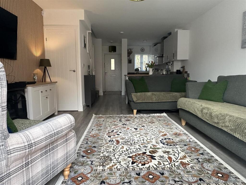 Additional image 6 of Devis Drive, Kenilworth ** QUIET LOCATION **