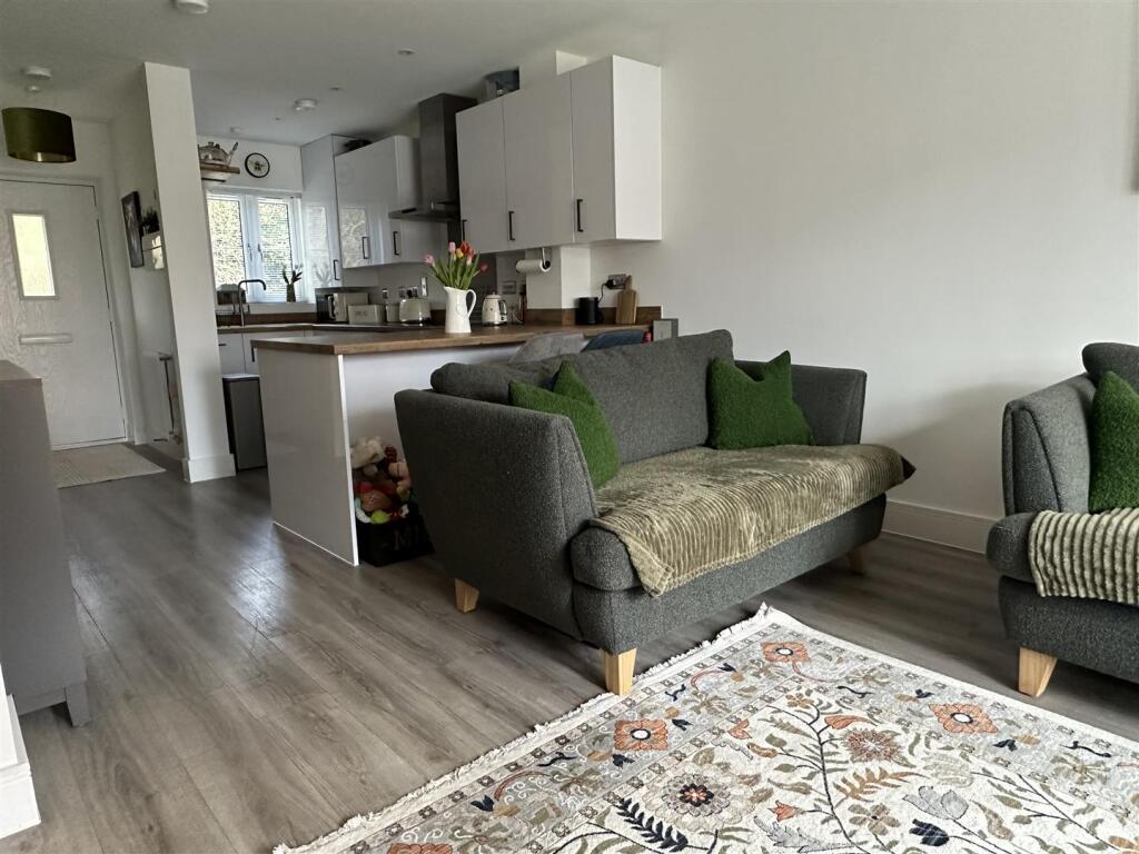 Additional image 7 of Devis Drive, Kenilworth ** QUIET LOCATION **