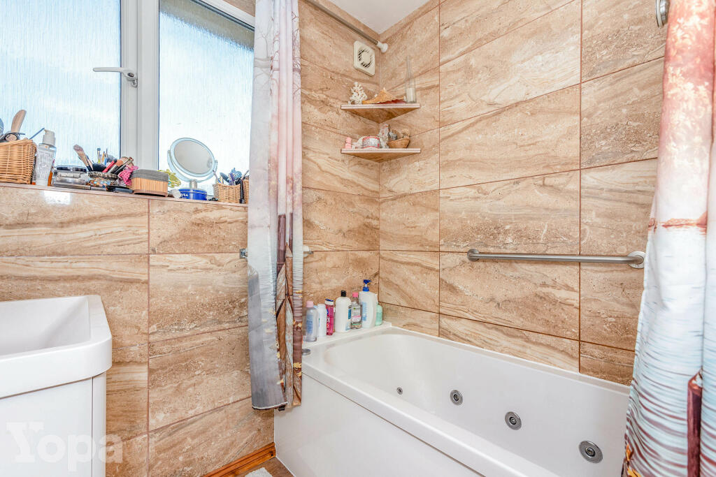 Additional image 21 of Stanley Crescent, Gravesend, DA12