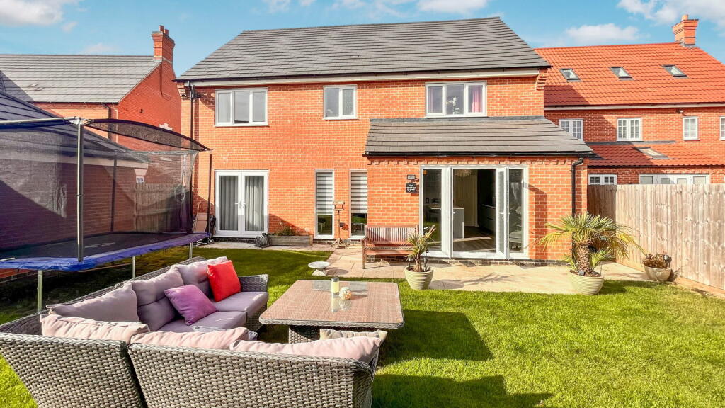 Additional image 28 of Over 2,000sqft Perfect Family Home! Russett Avenue, Nuneaton, CV11 6YW