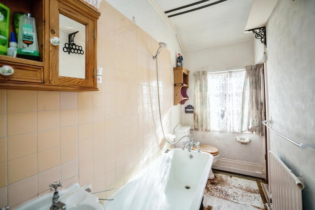 Additional image 11 of Walnut Tree Avenue, Dartford, DA1