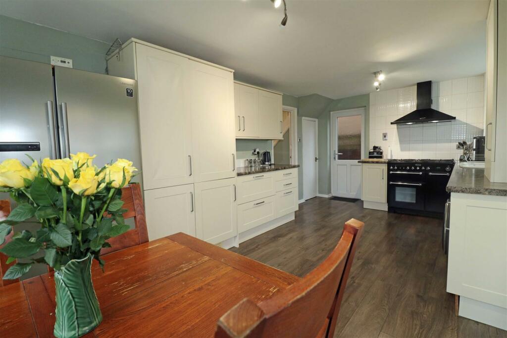 Additional image 2 of Sycamore Grove, Warwick