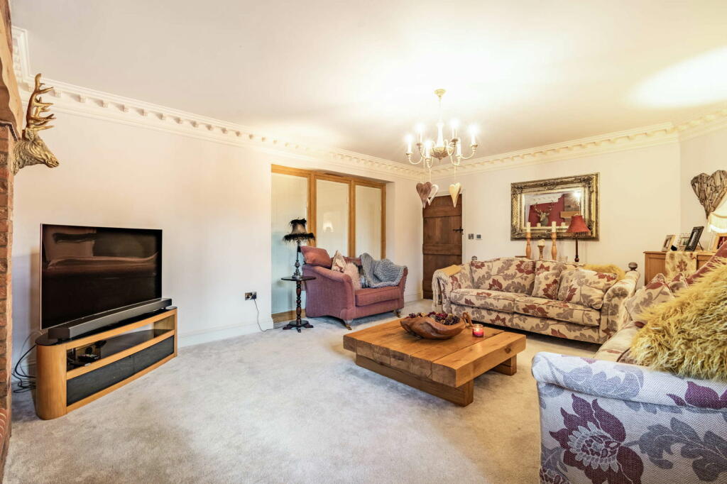 Additional image 15 of Luxury Home On Weston Lane, Bulkington, CV12 9RX