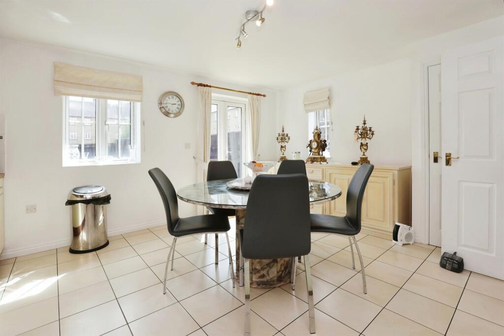 Additional image 5 of Avocet Close, RUGBY