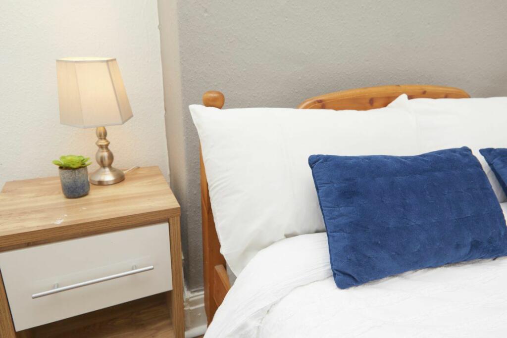 Additional image 19 of Stepping Lane