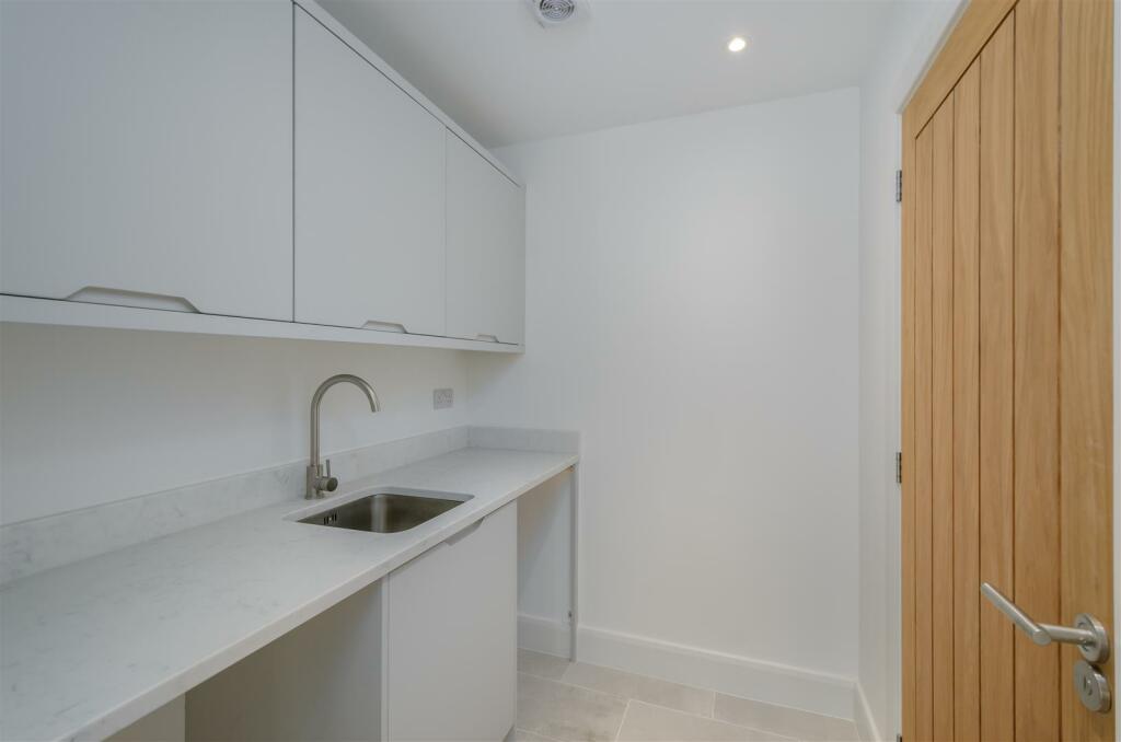 Additional image 13 of The Old Barn, Higham Lane, Stoke Golding.