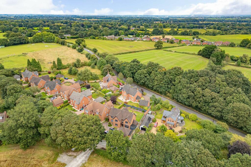 Additional image 4 of Spacious, 5 Bedroom home near the Whitegate Way