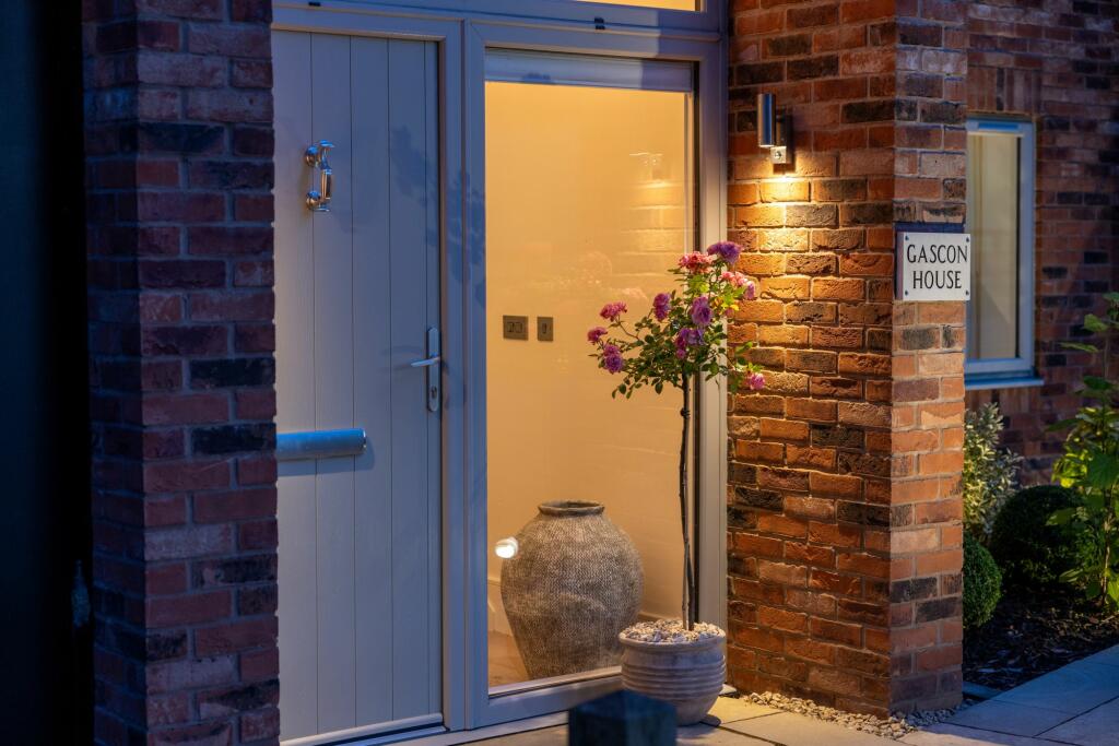 Additional image 31 of The Cedars on the Warwickshire Golf Course Estate in Leek Wootton, Kenilworth