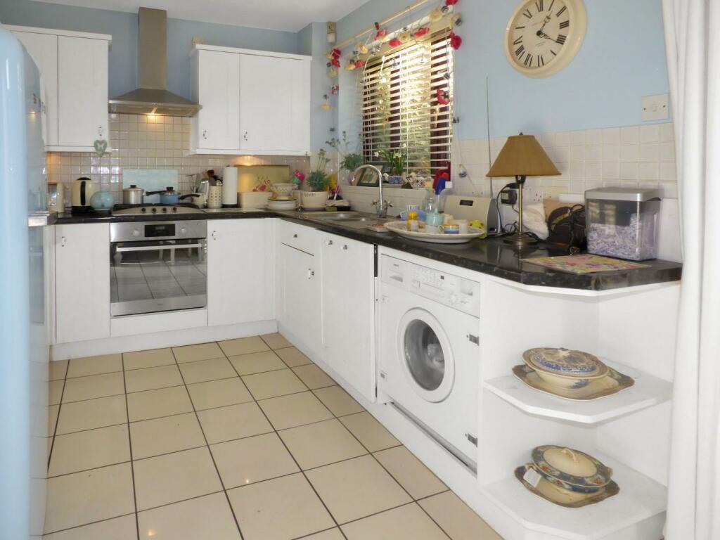 Additional image 4 of Lock Close, Stratford-upon-Avon