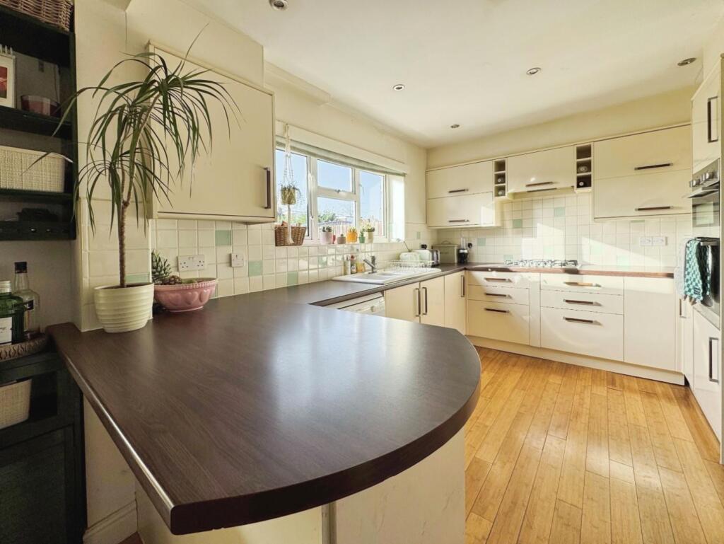 Additional image 4 of Dale Close, Warwick