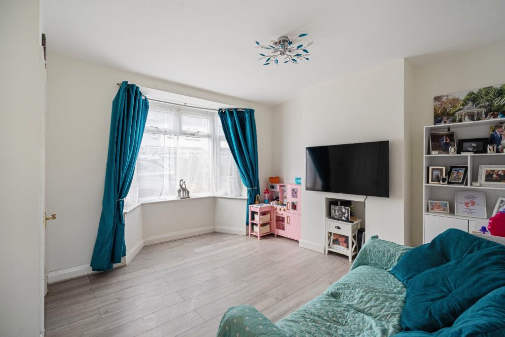 Additional image 2 of Davis Avenue, Northfleet, Gravesend, Kent, DA11