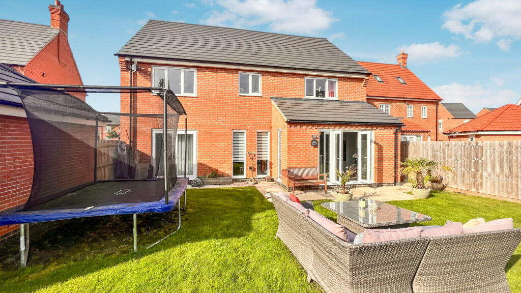 Additional image 29 of Over 2,000sqft Perfect Family Home! Russett Avenue, Nuneaton, CV11 6YW
