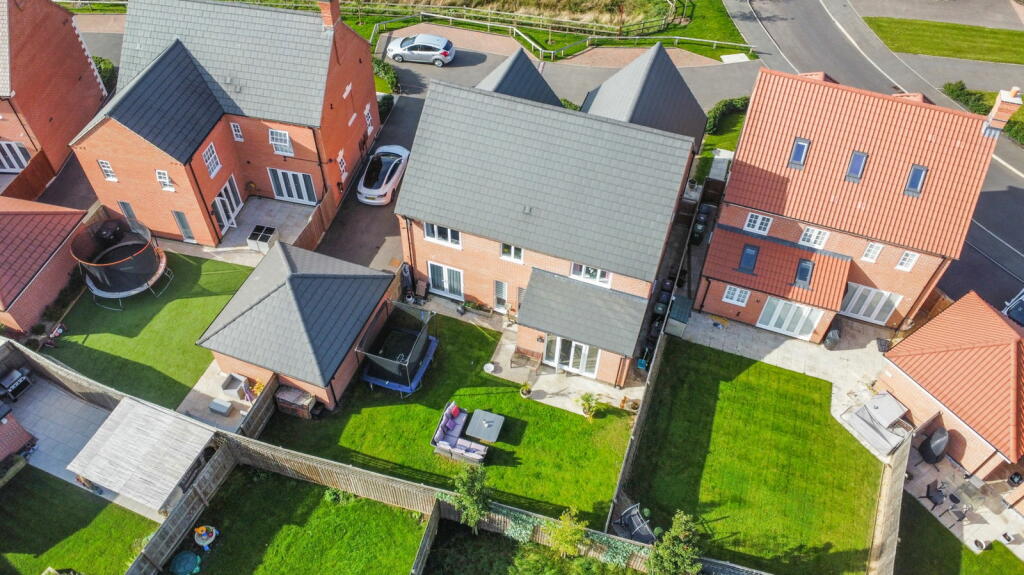 Additional image 4 of Over 2,000sqft Perfect Family Home! Russett Avenue, Nuneaton, CV11 6YW