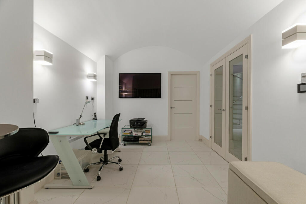 Additional image 15 of Parade, Leamington Spa, Warwickshire CV32 4DG