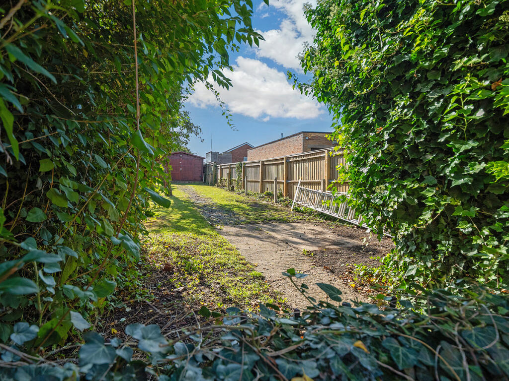 Additional image 9 of Heathcote Road, Whitnash, Warwickshire CV31 2LX