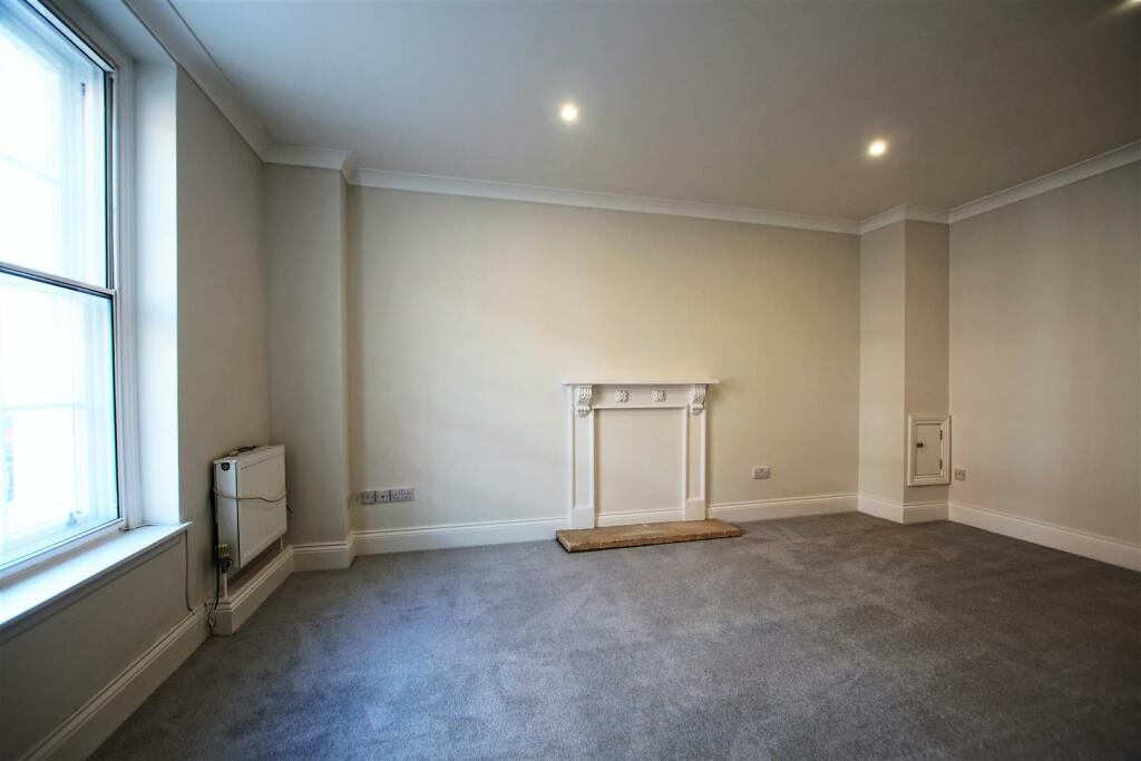 Additional image 9 of Neville Court, Jury Street, Warwick